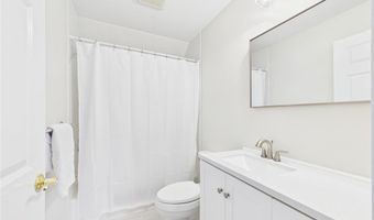 30 Taggart Ct, East Greenwich, RI 02818