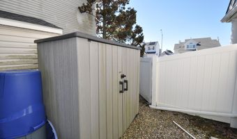 19 Centerboard Dr, Bayville, NJ 08721