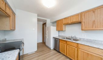 935 Breezewood Cir, Altoona, IA 50009