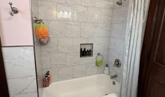 1524 Beechwood Dr, Aurora, NE 68818