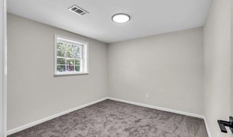 226 Mill Creek Dr, Bayville, NJ 08721