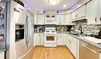 30 Oxford Ct, Algonquin, IL 60102