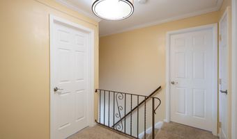 51 Aspen Cir, Albany, NY 12208