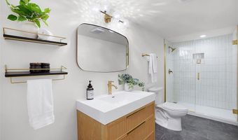 827 Woodruff Dr, Ballwin, MO 63011