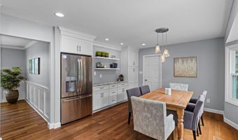 647 Waterford Ridge Dr, Ballwin, MO 63021