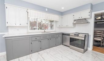 9 Farnum Ave, North Providence, RI 02911