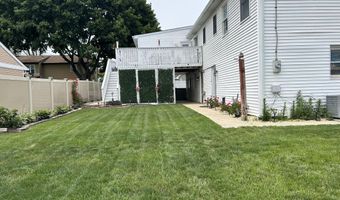 19 Elm St, Beachwood, NJ 08722