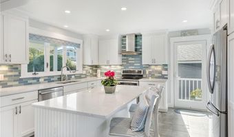 1 Delray Dr, Narragansett, RI 02882