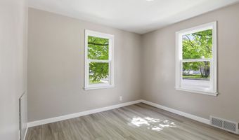 1831 S ONEIDA St, Appleton, WI 54915