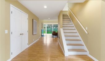 985 Goldenrod Trl, Aurora, OH 44202