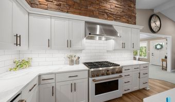 48156 268th St, Brandon, SD 57005