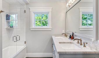 60 Van Wickle Ln, Bristol, RI 02809