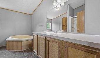 3017 118th St, Amana, IA 52203