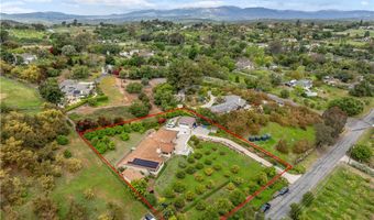 735 Del Valle Dr, Fallbrook, CA 92028