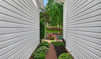 100 Holly Green Dr, Ballwin, MO 63021