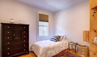 75 Mary St, Newport, RI 02840