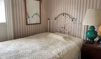 17 James St, Bangor, ME 04401