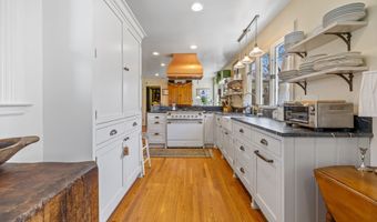 303 Beacon Hill Dr, Cheshire, CT 06410