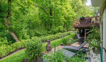 493 Edgeworthe Dr SE, Ada, MI 49301