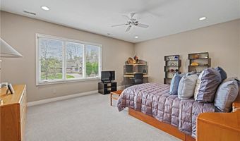 520 Bristol Dr, Aurora, OH 44202