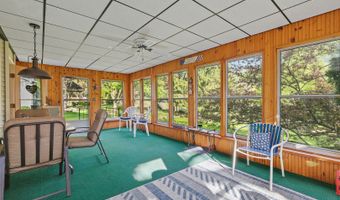 1045 Helen Dr, Algonquin, IL 60102
