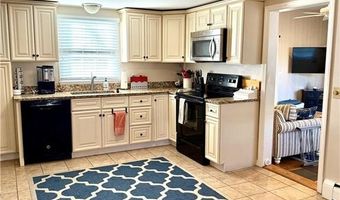 17 Melbourne Dr, Narragansett, RI 02882