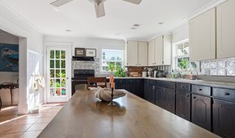 130 14th St, Apalachicola, FL 32320