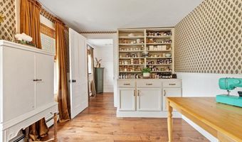 15 Chapel St, Ashburnham, MA 01430