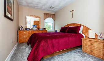 9 Wilshire Ln, Cranston, RI 02921