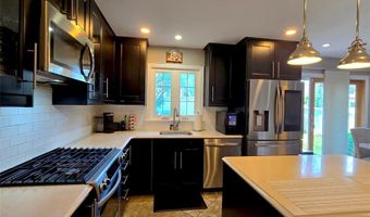 202 Pleasant Ave, Bergenfield, NJ 07621