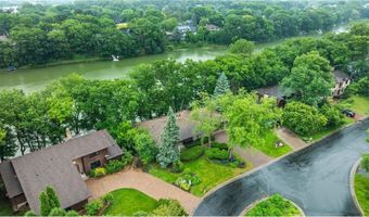 1267 Nursery Hill Ln, Arden Hills, MN 55112
