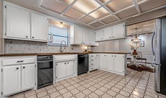 3208 California Ave, Chickasha, OK 73018
