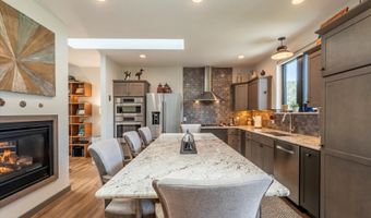 1342 11TH St, Bandon, OR 97411