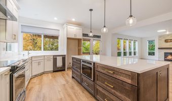 20870 YOSEMITE St NE, Aurora, OR 97002