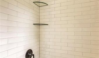 1 Adams Ln, Bella Vista, AR 72715