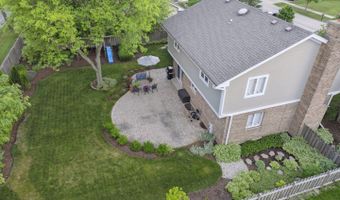 1923 N Carlyle Pl, Arlington Heights, IL 60004