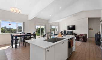 21358 OAK Ln, Aurora, OR 97002