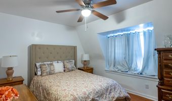 922 PEAR St, Reading, PA 19601