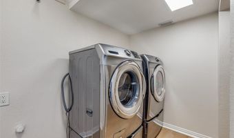 4037 Azure Ln, Addison, TX 75001