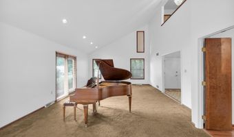 3908 SHORT HILL Dr, Allentown, PA 18104