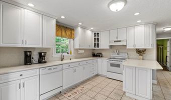 29 Maple Dr, Bedford, NH 03110