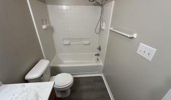 6302 Bishops Pond Ln, Indianapolis, IN 46268
