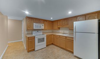 6 Yorkshire Ct, Algonquin, IL 60102