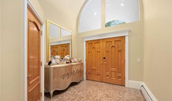 55 Wilbur Rd, Lincoln, RI 02865