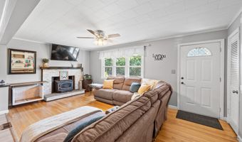 731 Wolcott Rd, Bristol, CT 06010