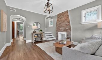 8025 McGee St, Affton, MO 63123