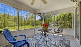 17 Wolfpits Rd, Bethel, CT 06801