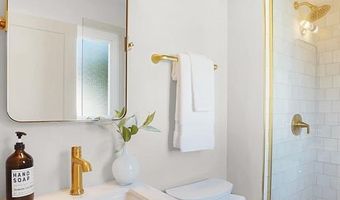 827 Woodruff Dr, Ballwin, MO 63011