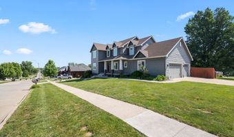 923 S 10th St, Adel, IA 50003