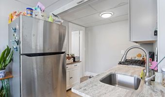 81 Main St, Raymond, NH 03077